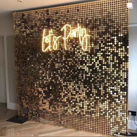 Gold Photo Booth Backdrop, Sequin Backdrop Wedding, Black Gold Photo Backdrop, Gold And Glitter Party, Gold Picture Backdrop, Gold Event Design, Picture Wall Party, Disco Party Theme Decorations, Gold Backdrop Ideas