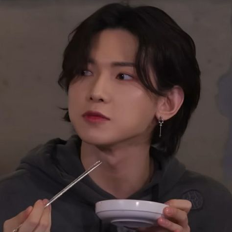 Yeosang Eating, Yeosang Icons, 50s Glamour, Kang Yeo-sang, Sweet Guys, Best Icons, K Pop Star, Woo Young, I Have A Crush