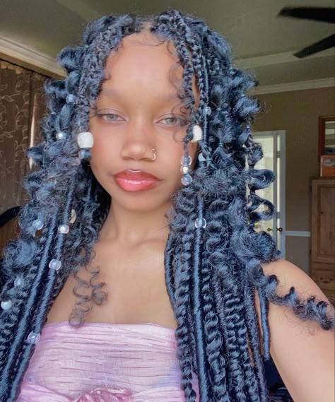 Blue And White Braids For Black Women, Jellyfish Box Braids, Colorful Braided Hairstyles, Braid Hair Color Combos, Water Braids, Blue Braids For Black Women, Braid Color Combos, Jaded Braids, Y2k Braids