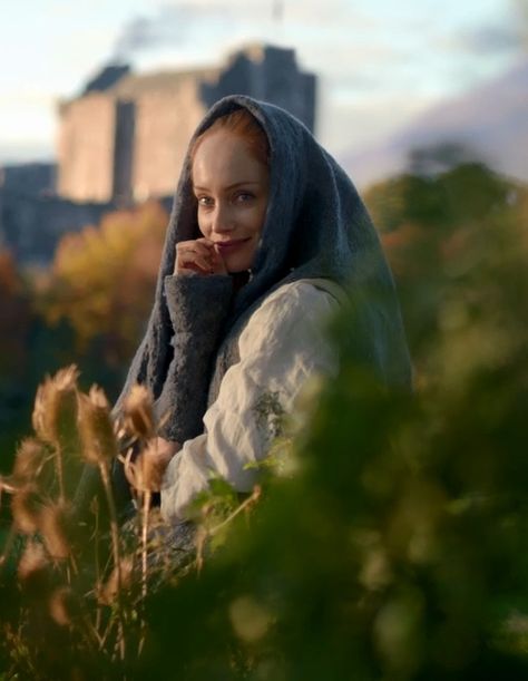 Geillis Duncan Outlander, Lotte Verbeek Outlander, Outlander Geillis, Geillis Duncan, Writers Nook, Lotte Verbeek, Outlander Characters, Outlander Season 2, Outlander Season 1