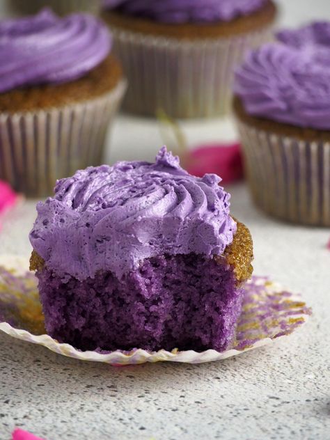 Ube Cupcakes with Ube Swiss Meringue Buttercream - Woman Scribbles Ube Cupcake Recipe, Ube Cupcakes, Ube Halaya Recipe, Ube Dessert Recipe, Ube Recipes, Cupcake Cream, Filipino Food Dessert, Meringue Buttercream, Filipino Desserts