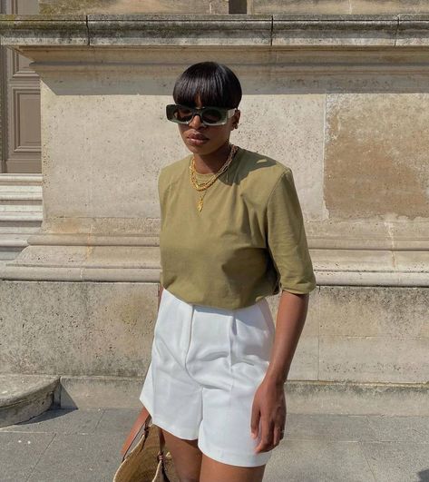 Pleated Shorts Outfit, French Girl Style Summer, French Girl Summer Style, White Shorts Outfit, Banana Republic Style, Party Wear Dress, Summer Shorts Outfits, French Girl Style, Modesty Fashion