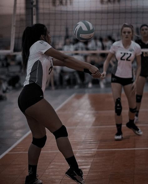 Volleyball Uniform, Volleyball Motivation, Womens Volleyball, Volleyball Photography, Volleyball Girl, Volleyball Wallpaper, Volleyball Uniforms, Volleyball Photos, Playing Volleyball