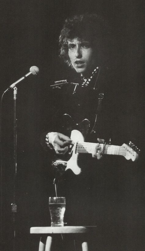 Bob Dylan, 1966 Bob Dylan 1966, Side Bob, Photo Edited, Bob Dylan, A Man, A Photo, Guitar