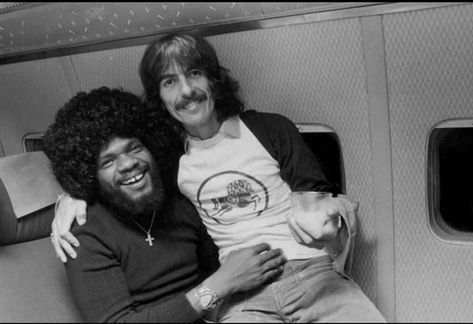 Billy Preston, Guys Trip, Beatles George Harrison, Awkward Photos, Beatles George, Bug Boy, Beatles Photos, John Lennon Beatles, Beatles Pictures