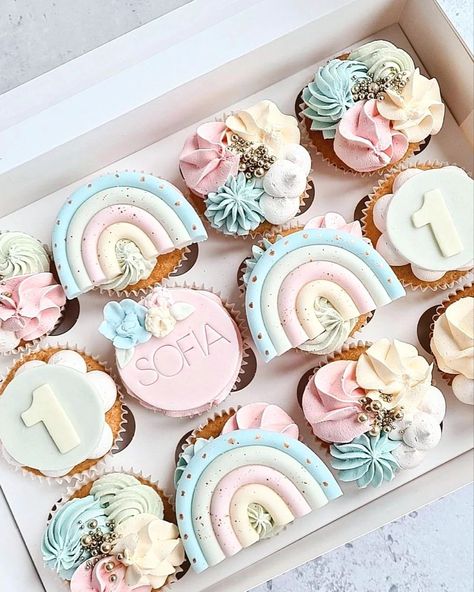 📸 IG: cakebodx 1st Birthday Girl Cupcakes, First Birthday Cupcakes Girl, 1st Birthday Cupcakes Girl, Girl Birthday Cupcakes, Girls First Birthday Cake, Pink Baby Shower Cake, 1st Birthday Cupcakes, Ms Rachel