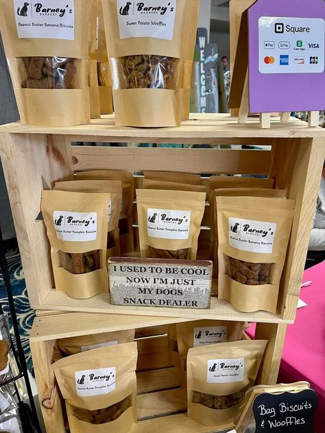 Dog Treat Vendor Booth, Dog Treat Stand, Dog Treat Farmers Market Display, Small Business Ideas Products, Dog Boutique Ideas, Treat Business, Farmers Market Display, Animal Treats, Treat Stand