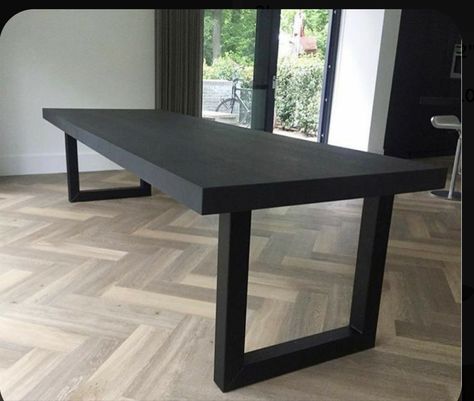 Black Wood Dining Table, Luxury Dining Room Decor, Black Kitchen Table, Dining Table Design Modern, Wood Table Diy, Lake House Kitchen, Concrete Dining Table, Dinning Room Design, Luxury Dining Room