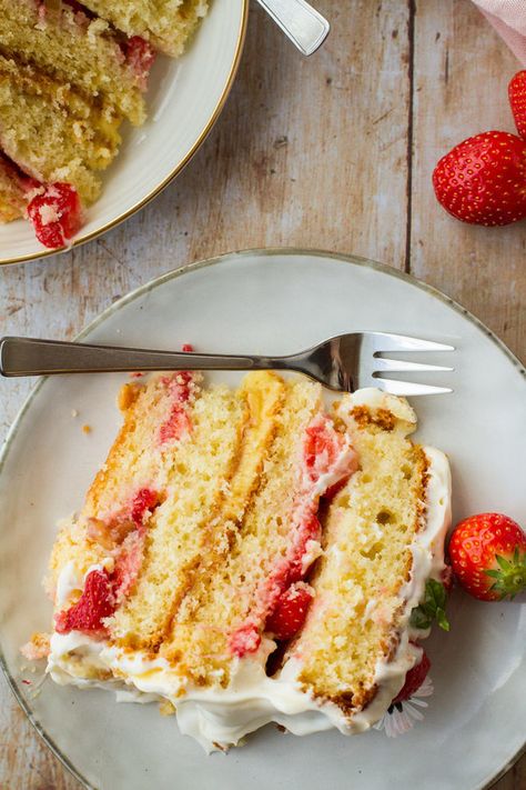 Strawberry Lemon Curd, Cake With Layers, Strawberry Lemon Cake, Homemade Wedding Cake, Delicious Strawberry Cake, Homemade Strawberry Cake, Lemon Curd Cake, Fresh Strawberry Cake, Lemon Layer Cakes