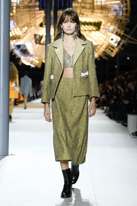 Louis Vuitton Fall 2024 Ready-to-Wear Runway, Fashion Show & Collection Review [PHOTOS] Paris Fashion Week 2024, Women's Runway Fashion, Show Collection, Fall 24, March 2024, Fashion Show Collection, Fall 2024, Business Fashion, Paris Fashion