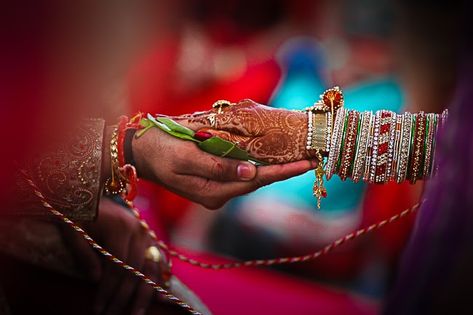 Indian Wedding Album Design, Marriage Stills, Wedding Symbols, Wedding Background Images, Mehendi Ceremony, Wedding Stills, Marriage Photography, Grunge Pictures, Indian Wedding Photography Couples