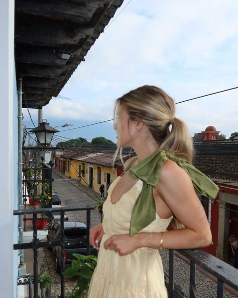 Antigua Guatemala Aesthetic, Antigua Guatemala Outfit, Guatemala Outfits Ideas, Antigua Aesthetic, Guatemala Vacation, Guatemala Aesthetic, Guatemalan Flag, Guatemala Travel, Pic Ideas