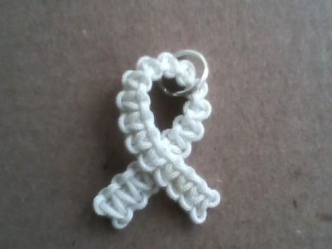 Paracord Awareness Ribbon, Para Cord Bracelets, Paracord Bracelet Patterns, Chd Awareness, Gluten Free Cupcakes, Macrame Crochet, Ribbon Bracelets, Hemp Jewelry, Mini Blinds