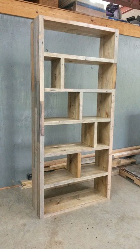 I made this reclaimed pallet wood bookcase from a design I found on www.jenwoodhouse.com How To Build Bookshelves, Bookcase Desk Diy, Diy Bookshelf From Pallets, Skid Bookshelf Diy, Creative Bookshelves Diy, Scrap Wood Bookshelf, Handmade Wooden Bookshelf, Diy Pallet Bookshelf Easy, Wooden Pallet Book Shelves