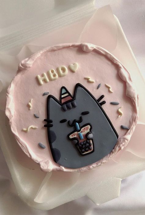 Cute Small Birthday Cakes For Women, New Birthday Cake Trends 2023, Simple Birthday Cake Aesthetic, Bday Cake Decoration Ideas, Trendy Birthday Cakes 2023, Cute Small Cake Aesthetic, Small Cute Cakes For Birthday, Kitty Cat Birthday Cake Ideas, Simple Aesthetic Bday Cake