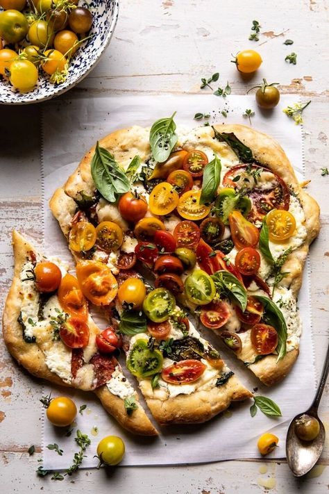 Herbed Butter Heirloom Tomato Pizza | halfbakedharvest.com #pizza #easyrecipe #tomatoes Pizza Ideas Toppings, Home Made Pizza Recipe, Pizza Toppings Ideas, Whole30 Pizza, Healthy Pizzas, Appetizer Pizza, Pizza Appetizer, Easy Pizza Recipes, Herbed Butter