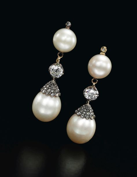 Pearl and Diamond Earrings of Queen Marie Antoinette - late 18th century - surmount pearls and detachable diamond and pearl drops - 15 and 16 mm button shape pearls in surmounts - 10.25x8.55 mm and 10.15x7.7 mm oval pearls in drops - $443,786 at auction Queen Of France, Detachable Pendant, Fine Pearl Jewelry, Jewelry By Brand, Diamond Pendent, Pearl Jewels, Pearl And Diamond Earrings, Jewelry Auction, Royal Jewels