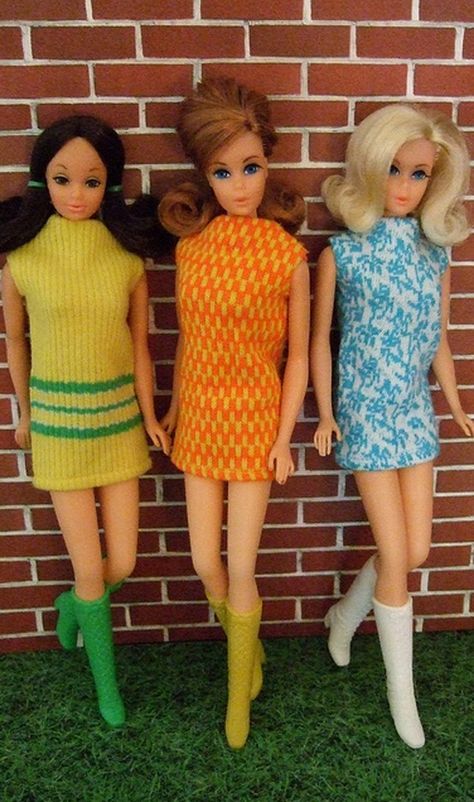 Mod Barbies in Dresses from Sears Glamour Group 1960s Childhood, Barbie Designs, Lifeguard Chair, Mod Barbie, Play Barbie, Barbie Outfits, Vintage Barbie Clothes, Im A Barbie Girl, Barbie Vintage