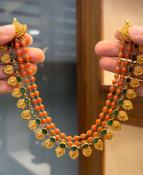 Coral Lockets, Coral Gold Jewellery, Pagadala Haram Designs, Coral Necklace Indian Gold, Pearl Mala Designs, Coral Jewelry Vintage, Fashion Jewelry Necklaces Gold, Simple Necklace Designs, Red Coral Jewellery