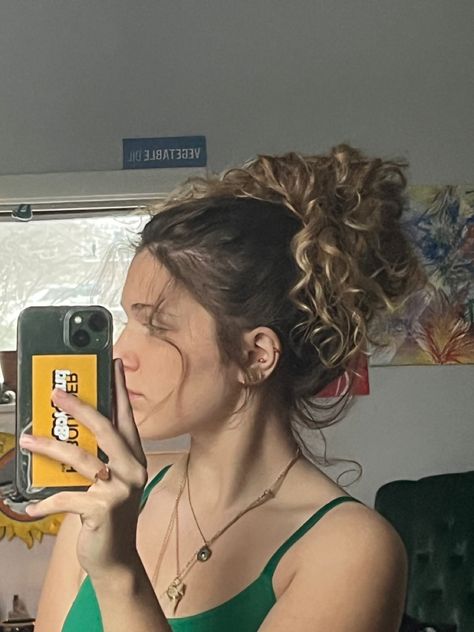 Messy Curls Aesthetic, Blond Messy Bun, Wavy Messy Hairstyles, Curly Hairstyles Messy Buns, Curly Hair Messy Updo, Messy Bun Wavy Hair, Wavy Hair Messy Bun, Bun Wavy Hair, Messy Curly Ponytail