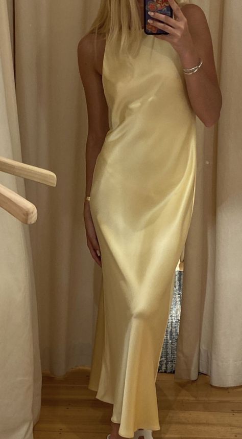 Baby Yellow Bridesmaid Dresses, Trendy Formal Dresses, Formal Dresses Ideas, Backless Silk Dress, Sleeveless Prom Dress, Mermaid Prom Dresses Lace, Trendy Prom Dresses, Velvet Prom Dress, Black Homecoming Dress