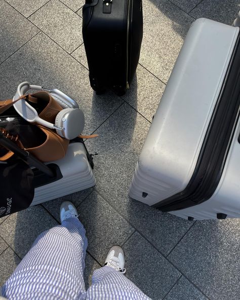 Plane Selfie, Dump Outfit, Window Views, Travel Plane, Air Port Outfit, Airport Outfits, Outfit Travel, Hoover Dam, Plane Travel