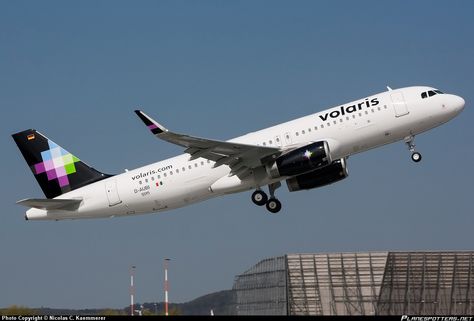 Volaris. Más sobre la Aerolínea Mexicana de bajo costo Volaris en http://aerolineasmexicanas.mx/lista-de-aerolineas-mexicanas/volaris-historia-y-datos #volaris #aerolineasmexicanas #aviones #mexico #volaris Avelo Airlines, A320 Neo, Lot Airlines, Vistara Airlines, Aeroflot Airlines, Asiana Airlines, Airbus A320, Airlines, Aircraft