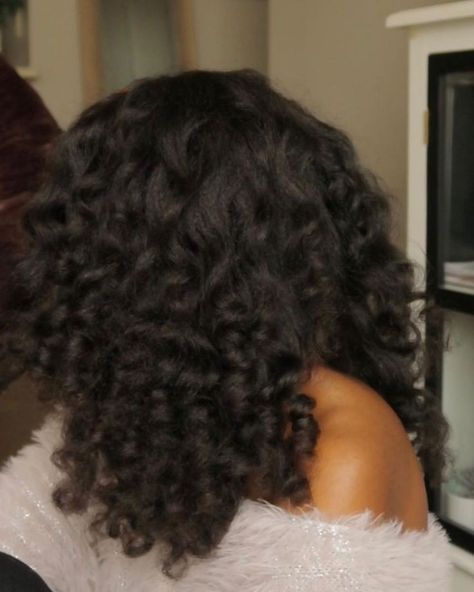 Ringlet Curls Black Women, 90s Wealthy Aesthetic, Blown Out Natural Hairstyles, Long Hair Black Women, Black Women Natural Hair, Black Curls, Natural Curls Hairstyles, Long Natural Hair, Natural Hair Inspiration