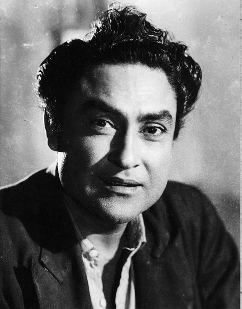 Legendary actor, Ashok Kumar belonged to one such generation when the entertainment world was seen with different eyes. In a throwback interview, he had pointed out the same and also mentioned how his acting career was one of the reasons why his wedding was called off. Talking about the same, Ashok also mentioned what rule he had set to tie the knot then. However, he finally couldn't remain strict on his decision and had to marry Shobha Ganguly.    In a candid conversation with Rediff in Sunil Dutt, Sanjeev Kumar, Different Eyes, Film Characters, Ashok Kumar, Play Quiz, Indian Movie, Character Role, Story Titles