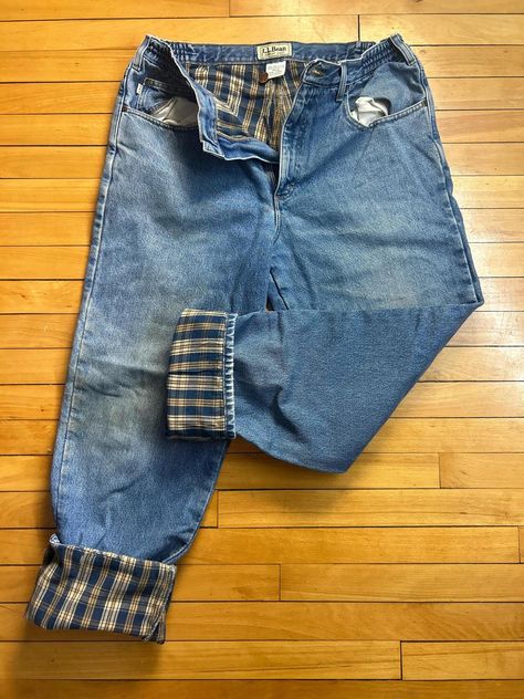 Faded vintage L.L.Bean flannel lined jeans 

36/32 / Made in Mexico / 100% cotton / dirt stains on knees 

#l.l.bean #vintage #bean #maine #jeans