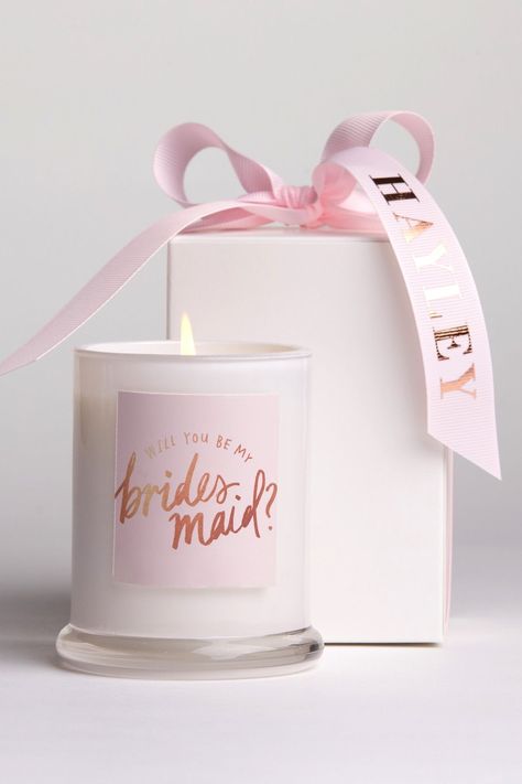 Bride Candle, Bridesmaid Proposal Candle, Personalised Candles, Lilin Aroma, Proposal Candles, Candle Labels Design, Bridesmaid Candle, Homemade Scented Candles, Candle Crafts Diy