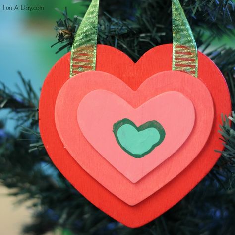 The Grinch's growing heart - a homemade Christmas ornament inspired by How the Grinch Stole Christmas Homemade Christmas Ornament, Grinch Heart, Grinch Crafts, Preschool Christmas Activities, School Christmas Party, Grinch Christmas Party, Heart Craft, Grinch Ornaments, Non Toy Gifts