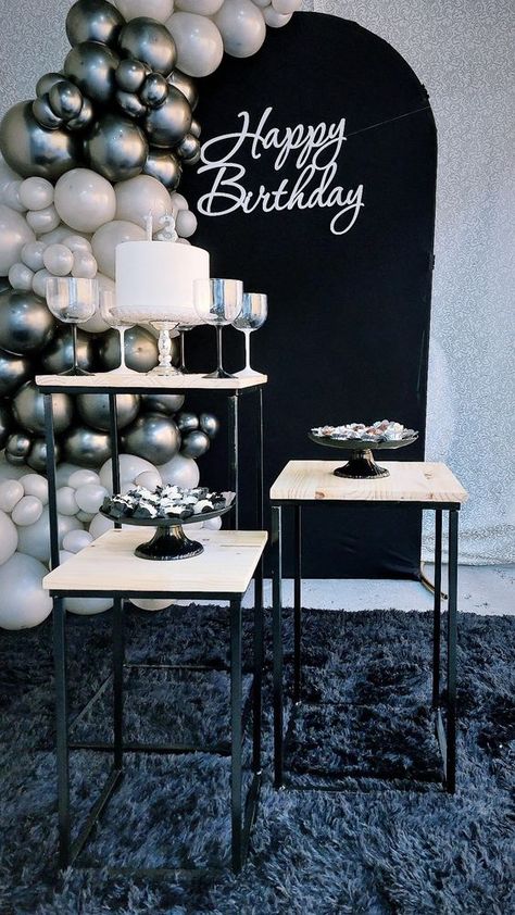 Black And White Theme Birthday Party, 18th Birthday Party Black And White, Black White Birthday Theme, 18th Party Decor, Black Tie Party Ideas, Black And White Birthday Party Ideas Decoration, Black 18th Birthday Party Ideas, Black And White Party Decorations Ideas, White And Black Birthday Decor