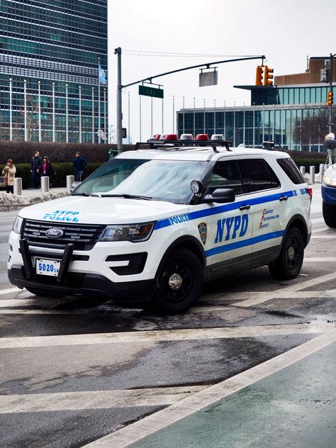 Fbi Car, Tactical Medic, Police Truck, Police Patrol, Ford Police, New York Police, Luxury Car Interior, Cars Usa, Police Car