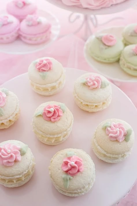 Macarons French Macaroons Desserts - Free photo on Pixabay Games For Large Groups, Bridal Shower Games Unique, Petite Fours, French Macaroons, Cute Baking, Macaron Recipe, Fancy Desserts, Cute Desserts, Bridal Shower Games