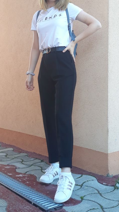 Summer Outfits 2023 For College, Trouser With Tshirt Women, White Top And Jeans Outfit Aesthetic, Black Trousers And White Shirt, Tshirt Trouser Outfit Women, Black Jeans White T Shirt Outfit, White Shirt And Black Trousers For Women, Black Jeans And White Top Outfit, T Shirt Trousers Outfit