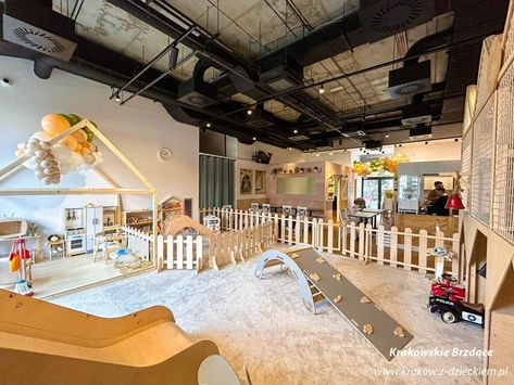 Coffee Shop Play Area, Playroom Cafe Ideas, Coffee Shop Kids Corner, Cafe With Play Area, Cafe With Kids Play Area, Soft Play Cafe, Play Cafe Ideas Coffee Shop, Indoor Playroom Business, Kids Cafe Playroom