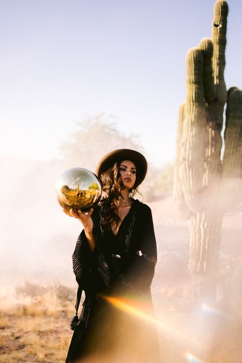 Carmel Photoshoot, Boho Desert Photoshoot, Gothic Desert Aesthetic, Desert Shoot Ideas, Creative Desert Photography, Desert Western Photoshoot, Western Desert Photoshoot, Desert Goddess Photoshoot, Desert Model Photoshoot