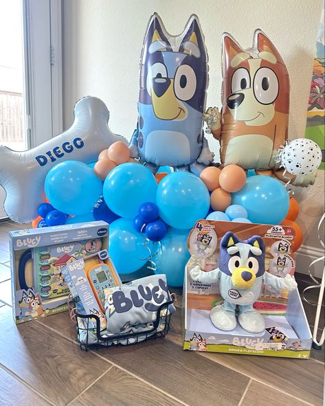 Bluey Theme Chocolate Covered Strawberries, Bluey Balloon Bouquets, Fiesta Bluey, Bluey Stuff, Balloons Bouquet, Bluey Party, Nana Birthday, Bluey And Bingo, 5 Birthday