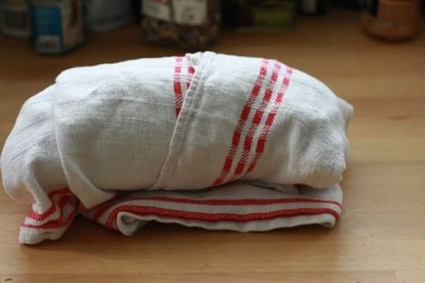 How Do You Store Your Bread? Homemade Bread Loaf, I Live Alone, A Loaf Of Bread, How To Store Bread, Live Alone, Waffle Cookies, Lasagna Pasta, Lunch Appetizers, Bread Storage