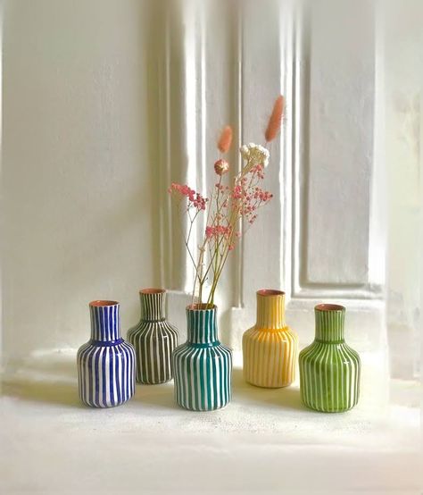 Ceramic Vases Diy, Funky Vases, Spring Vases, Ceramics Pottery Vase, Pottery Patterns, Colorful Pottery, Colorful Ceramics, Pottery Crafts, Ceramics Pottery Art