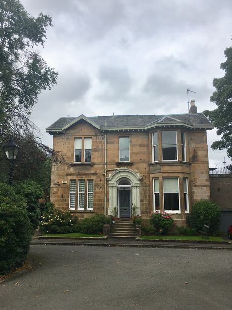 Glasgow Houses, Glasgow Apartment, Scotland Architecture, English Townhouse, Glasgow City, Victorian Home, Georgian Homes, Glasgow Scotland, Dream Houses