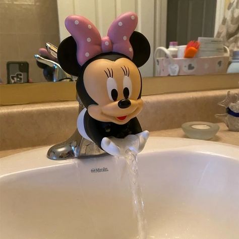 Minnie Mouse Bathroom Decor, Minnie Mouse Bathroom, Mickey Bathroom, Mickey Mouse Bathroom, Miraculous Ladybug Toys, Clown Crafts, Mickey Mouse House, Disney Kitchen Decor, Disney Room Decor