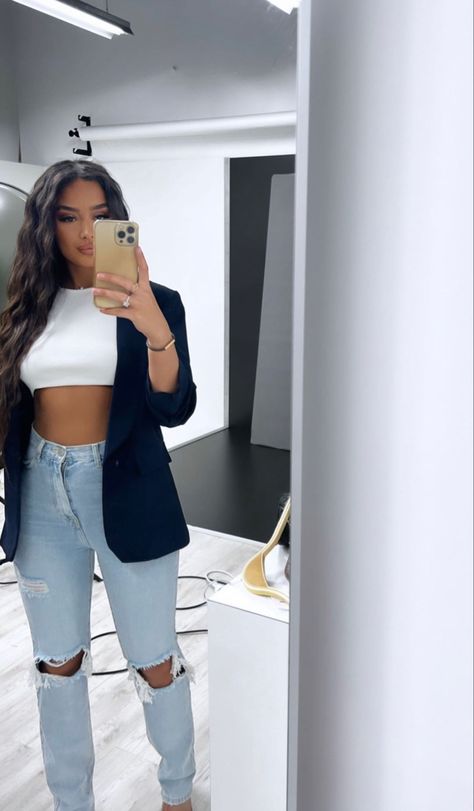 Women Photoshoot Outfits, Nice Black Outfits, Blazer And Bra Outfit, Super High Waisted Jeans Outfit, Mother’s Day Outfit Baddie, Cute Sporty Summer Outfits, Fall Bar Outfits Going Out, Baddie Mom Outfits, Jeans Outfit Classy