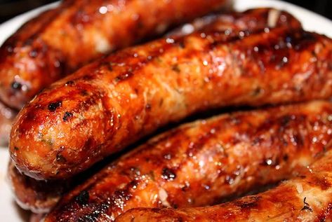 Beer Butter, Country Sausage, Brats Recipes, Bratwurst Recipes, Bratwurst Sausage, Food Prepping, Homemade Sausage Recipes, Beer Brats, Food Protein