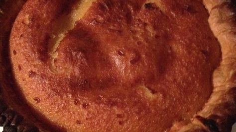 A chess pie is sort of like a pecan pie - but without the pecans! Great for sugar-holics. Buttermilk Chess Pie, Brown Sugar Pie, Colonial Recipe, Chess Pie Recipe, Chess Pie, Sugar Pie, American Desserts, Southern Desserts, Custard Filling