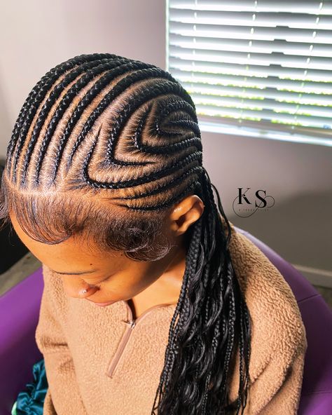 detailsss🔥🔥🪡 Style: Small Alicia Keys Braids ••••••••••••••••••••••••••••••••••••••••••••••••••••••••••••• #braidstyles #braider #knotlessbraids #wiginstall #mobilebraider #mobileal #closureinstall #frontalinstall #hairstylist #explore #explorepage #blackgirlmakeup #blackgirlhairstyles #braidinspo #alabamabraider #locs #twostrandtwist #mobileal #styleddbyk #ktheestylist #invisiblelocs #passiontwist Small Alicia Keys Braids, Alicia Key, Alicia Keys Braids, Lemonade Braids Hairstyles, Pretty Braided Hairstyles, Braided Hairstyles, Braids, Hair Styles, Hair