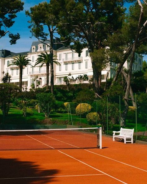 OC ™ on Instagram: "The obligatory three nighter at Eden Roc to polish up your backhand for the clay court season, fine tune your tan for the summer ahead and meet some old friends before heading to your semipermanent Côte d'Azur residence. 🎾 🍸 🇫🇷 @viatolila @overpeoples @hotelducapedenroc" Eden Roc, Tennis Aesthetic, France Aesthetic, Future Lifestyle, Cote D’azur, European Summer, French Riviera, Travel Inspo, South Of France