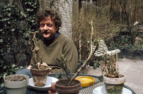 Kurt Vonnegut's Advice for Making the Most of Your Day Kurt Vonnegut Art, Vonnegut Art, Harrison Bergeron, Slaughterhouse Five, Sensory Details, Thank You Email, Peter O'toole, Kurt Vonnegut, When You Are Happy