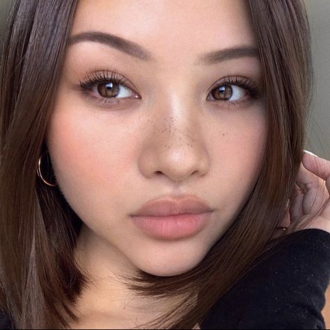 Sarah Cheung, Ideal Makeup, Winter Things, Face Card, Makeup For Brown Eyes, New Video, The Eye, Eye Color, The Dead